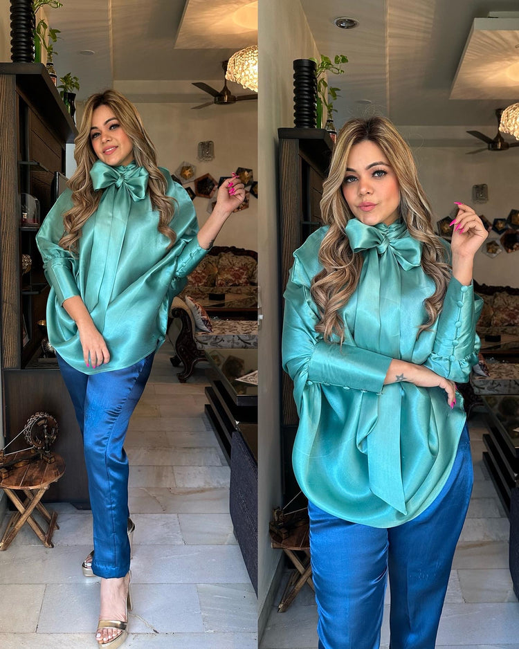 Blue satin knot set