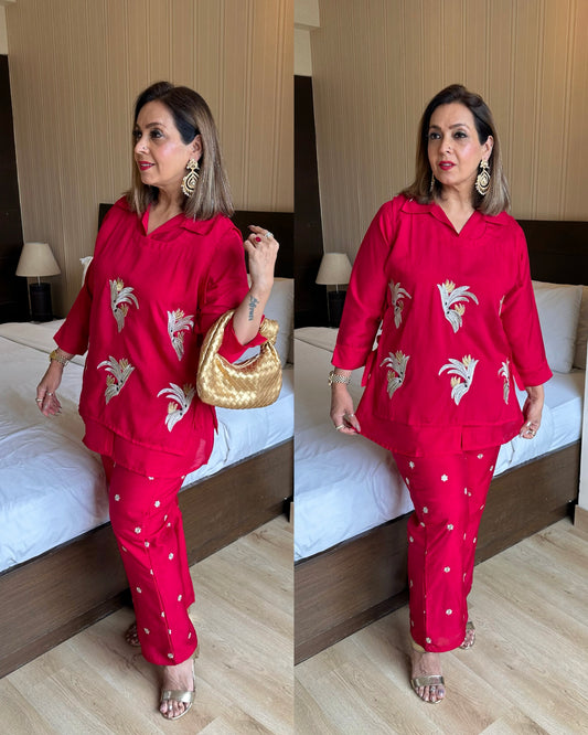 Red embroidered knot set