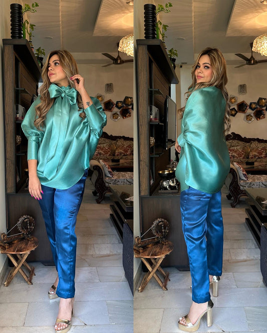 Blue satin knot set